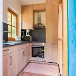 Comfortable In With Garden Apartment