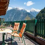Apartment Comfortable In With Garden Mayrhofen