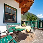 Comfortable In With Garden Apartment *
