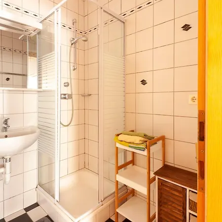 Comfortable In With Garden Apartment