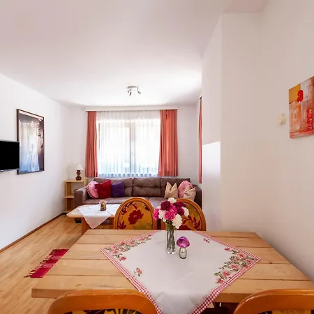 Comfortable In With Garden Lägenhet *