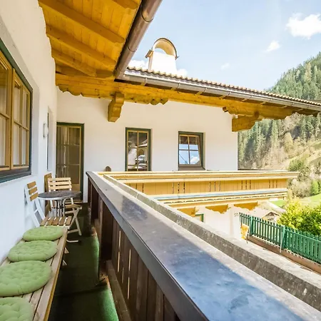 Apartament Comfortable In With Garden Mayrhofen