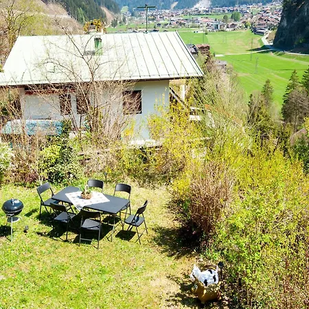 Comfortable In With Garden Apartament